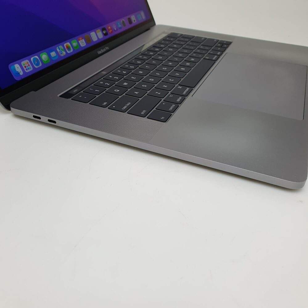 MacBook Pro A1707 i7-7700HQ/16GB/256SSD 2017 Retina